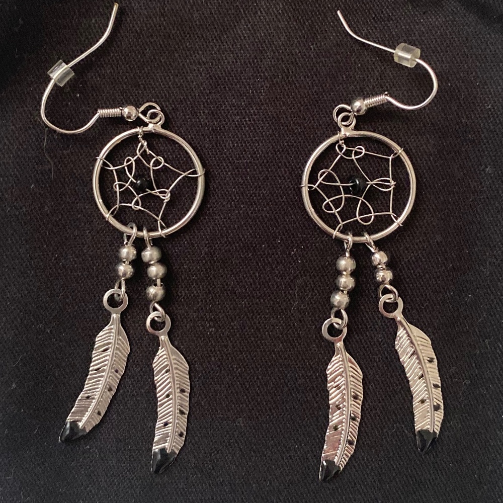 Dreamcatcher dangle earrings, Color: silver